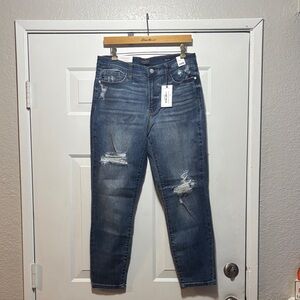 Judy Blue Medium Wash Distressed Cropped Jeans